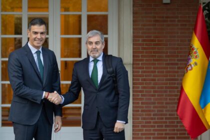 Pedro Sánchez, presidente del Gobierno, recibe a Fernando Clavijo, presidente de Canarias, este jueves en Moncloa.