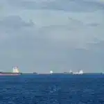 Schiff fährt Manöver vor Kanaren